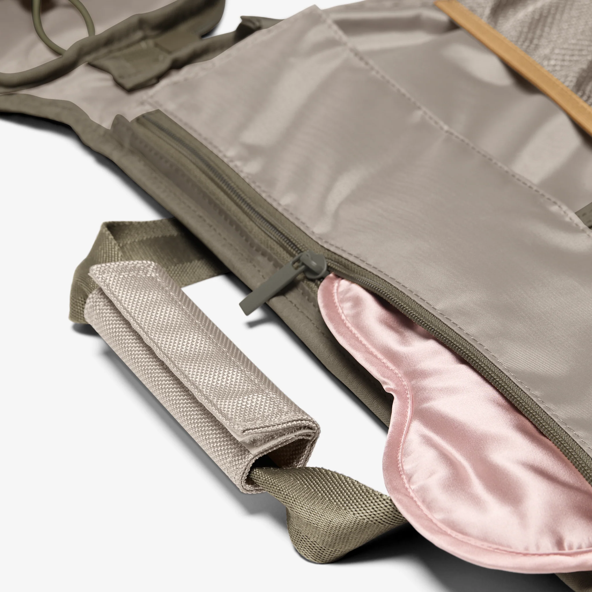 The Premium Garment Duffel 40L - Image 94